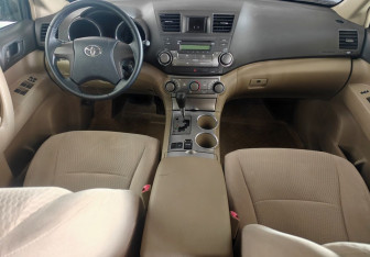 Подержанный автомобиль Toyota Highlander 2009 года (9 фото)