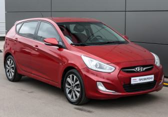 Подержанный автомобиль Hyundai Solaris Hatchback 2013 года (3 фото)