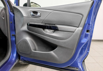 Подержанный автомобиль Renault Kaptur 2022 года (24 фото)