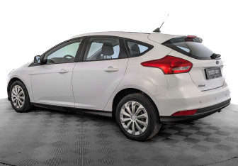 Подержанный автомобиль Ford Focus Hatchback 2018 года (7 фото)