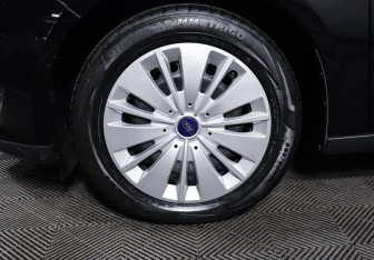 Подержанный автомобиль Ford Focus Sedan 2017 года (8 фото)