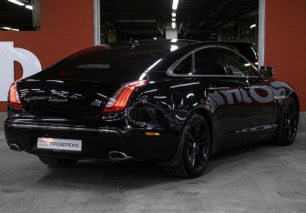 Подержанный автомобиль Jaguar XJ 2013 года (5 фото)