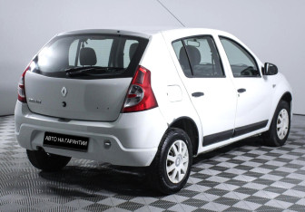 Подержанный автомобиль Renault Sandero 2012 года (3 фото)