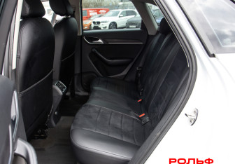 Подержанный автомобиль Audi Q3 2012 года (8 фото)