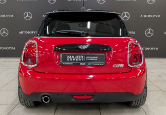 Подержанный автомобиль MINI Hatch 2020 года (6 фото)