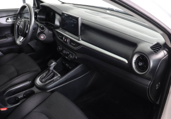 Подержанный автомобиль Kia Cerato Sedan 2019 года (10 фото)