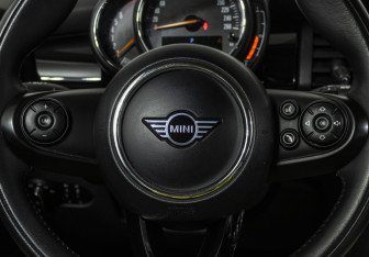 Подержанный автомобиль MINI Hatch 2019 года (11 фото)