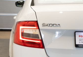 Подержанный автомобиль Skoda Octavia Liftback 2019 года (33 фото)