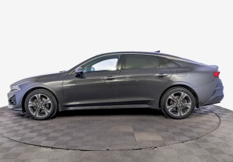 Подержанный автомобиль Kia K5 2021 года (8 фото)