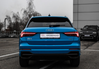 Подержанный автомобиль Audi Q3 2023 года (6 фото)