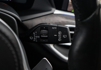 Подержанный автомобиль BMW X7 2021 года (35 фото)