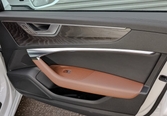 Подержанный автомобиль Audi A6 Sedan 2022 года (25 фото)