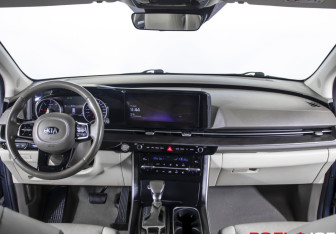 Подержанный автомобиль Kia Carnival 2020 года (13 фото)