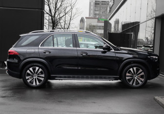 Подержанный автомобиль Mercedes-Benz GLE 2025 года (4 фото)
