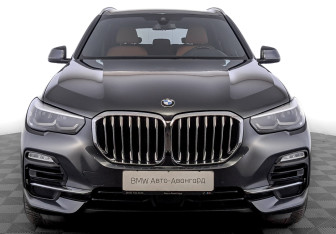 Подержанный автомобиль BMW X5 2019 года (2 фото)
