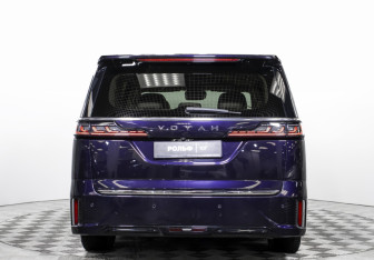 Подержанный автомобиль Voyah Dream 2023 года (6 фото)