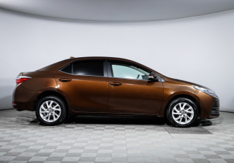 Подержанный автомобиль Toyota Corolla Sedan 2017 года (4 фото)