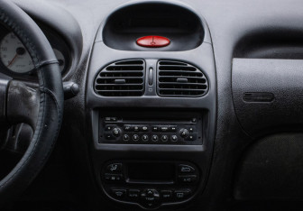 Подержанный автомобиль Peugeot 206 Sedan 2008 года (14 фото)