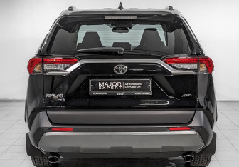 Подержанный автомобиль Toyota RAV4 2019 года (7 фото)