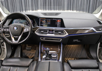 Подержанный автомобиль BMW X5 2021 года (14 фото)