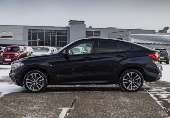 Подержанный автомобиль BMW X6 2018 года (8 фото)