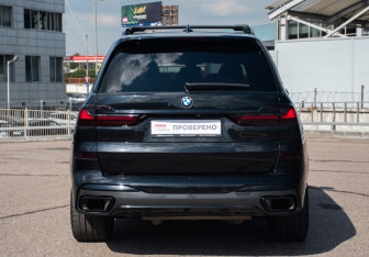Подержанный автомобиль BMW X7 2020 года (6 фото)