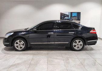 Подержанный автомобиль Nissan Teana 2011 года (8 фото)