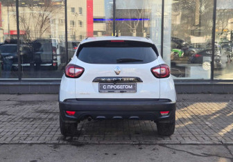 Подержанный автомобиль Renault Kaptur 2018 года (7 фото)