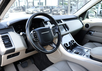 Подержанный автомобиль Land Rover Range Rover Sport 2015 года (13 фото)