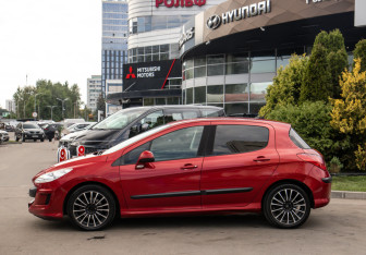 Подержанный автомобиль Peugeot 308 Hatchback 2008 года (6 фото)