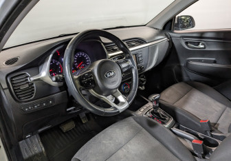 Подержанный автомобиль Kia Rio Hatchback 2021 года (14 фото)