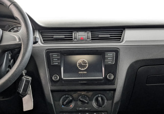 Подержанный автомобиль Skoda Rapid Liftback 2019 года (17 фото)