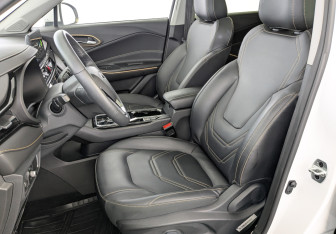 Подержанный автомобиль Москвич 3е 2023 года (20 фото)