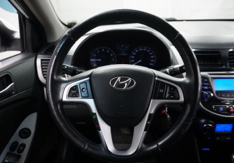 Подержанный автомобиль Hyundai Solaris Sedan 2012 года (12 фото)