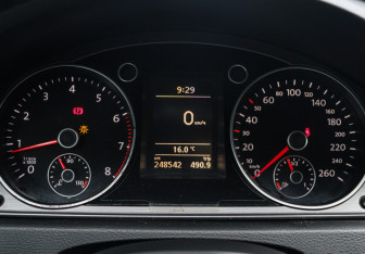 Подержанный автомобиль Volkswagen Passat Sedan 2012 года (20 фото)