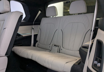 Подержанный автомобиль BMW X7 2024 года (16 фото)
