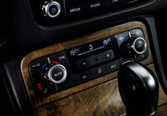 Подержанный автомобиль Volkswagen Touareg 2013 года (17 фото)