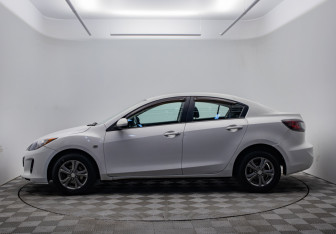 Подержанный автомобиль Mazda 3 Sedan 2012 года (8 фото)