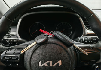 Подержанный автомобиль Kia Rio Hatchback 2021 года (18 фото)