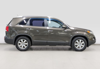 Подержанный автомобиль Kia Sorento 2011 года (4 фото)