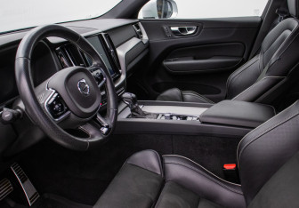 Подержанный автомобиль Volvo XC60 2019 года (10 фото)
