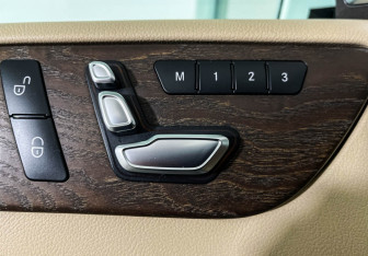 Подержанный автомобиль Mercedes-Benz GLE 2015 года (17 фото)