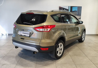 Подержанный автомобиль Ford Kuga 2013 года (5 фото)