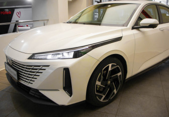 Подержанный автомобиль Changan Lamore 2023 года (29 фото)