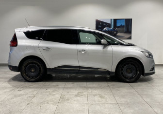 Подержанный автомобиль Renault Scenic 2017 года (4 фото)