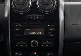 Подержанный автомобиль Renault Duster 2016 года (17 фото)