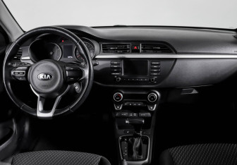Подержанный автомобиль Kia Rio Hatchback 2018 года (12 фото)