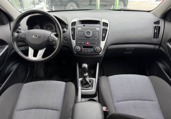 Подержанный автомобиль Kia Ceed Hatchback 2011 года (9 фото)