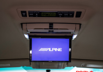 Подержанный автомобиль Toyota Alphard 2013 года (23 фото)