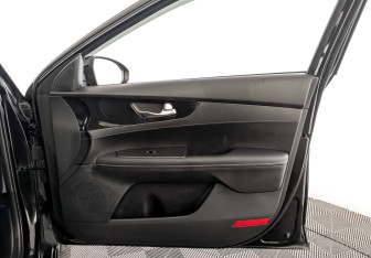 Подержанный автомобиль Kia Cerato Sedan 2021 года (25 фото)